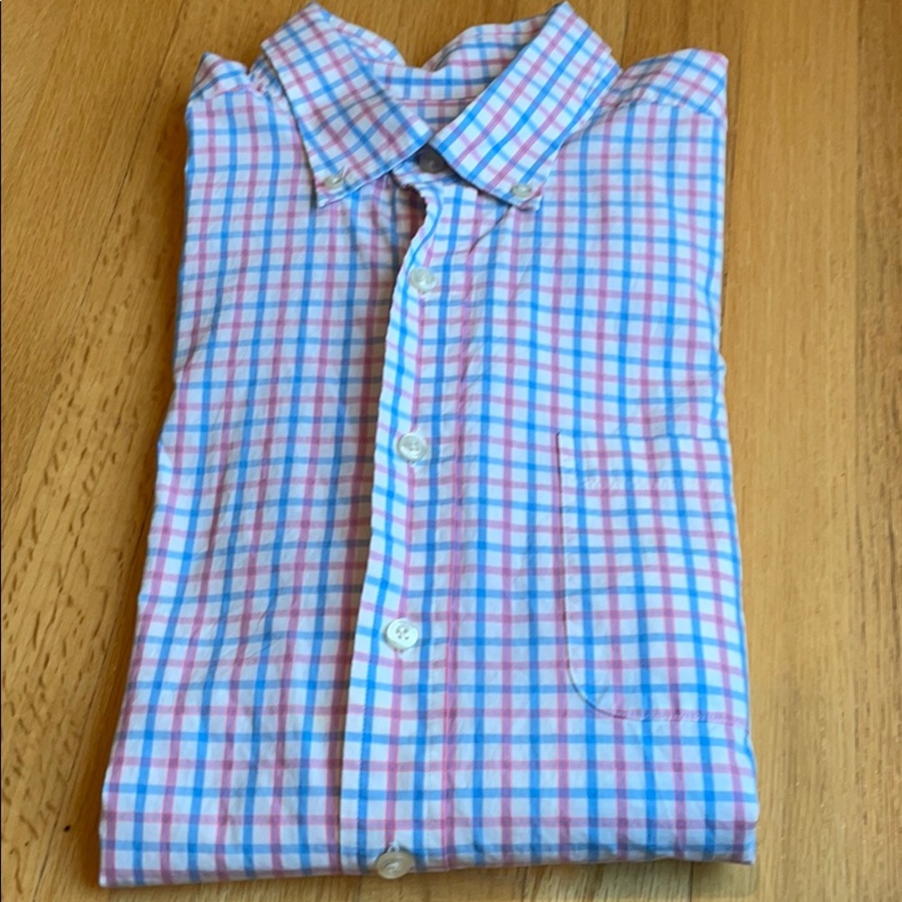 Vineyard Vine long sleeve button down shirt
